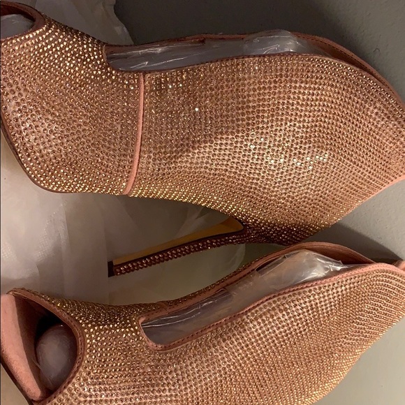 Heels - Picture 4 of 6